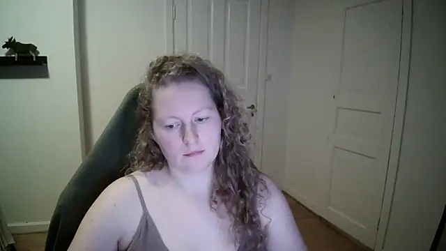 Girlnina-1995 online show from 8, 1, 2025