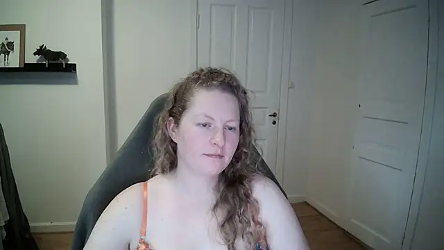 Girlnina-1995 online show from 9, 1, 2025