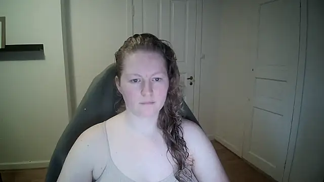 Girlnina-1995 online show from 20, 1, 2025