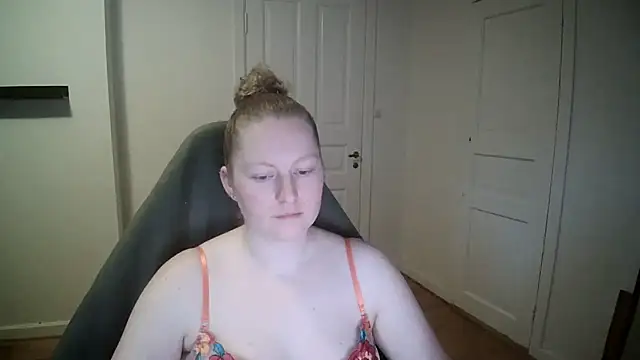 Girlnina-1995 online show from 22, 1, 2025