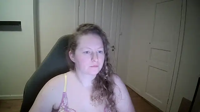 Girlnina-1995 online show from 3, 2, 2025