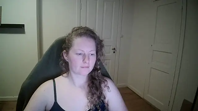 Girlnina-1995 online show from 4, 2, 2025