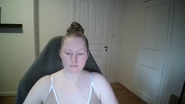 Girlnina-1995 online show from 5, 2, 2025