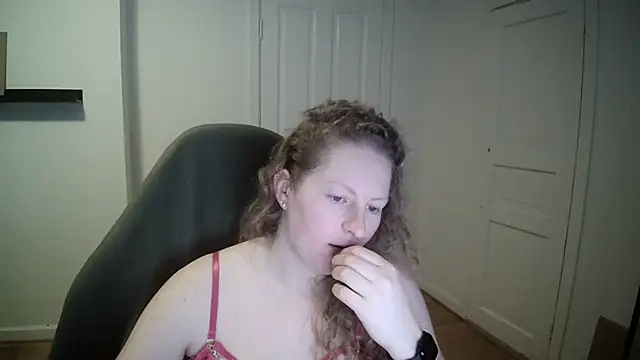 Girlnina-1995 online show from 24, 2, 2025