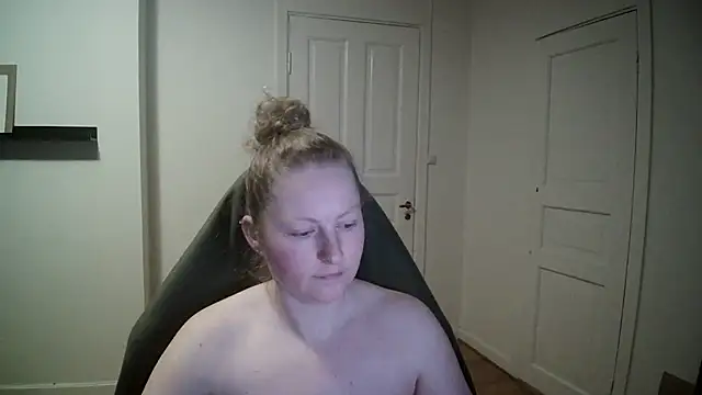 Girlnina-1995 online show from 26, 2, 2025