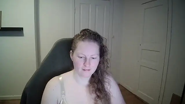 Girlnina-1995 online show from 28, 2, 2025