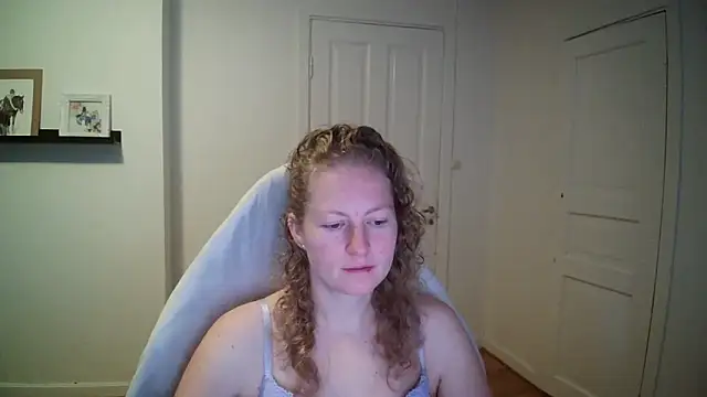 Girlnina-1995 online show from 6, 10, 2025