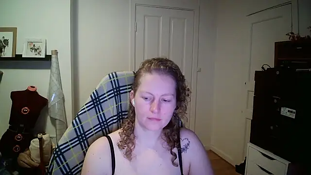 Girlnina-1995 online show from 13, 1, 2026