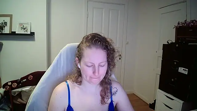 Girlnina-1995 online show from 10, 2, 2026