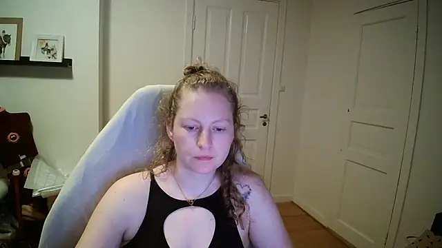 Girlnina-1995 online show from 17, 3, 2026