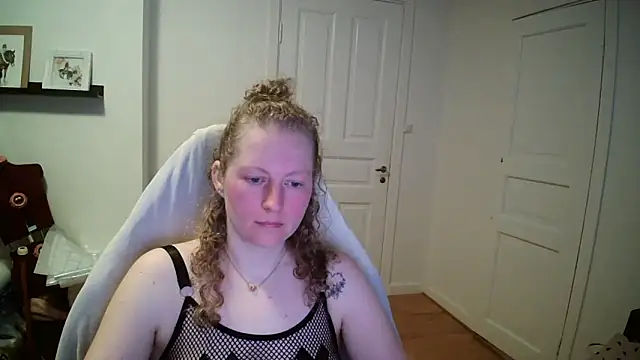 Girlnina-1995 online show from 18, 3, 2026