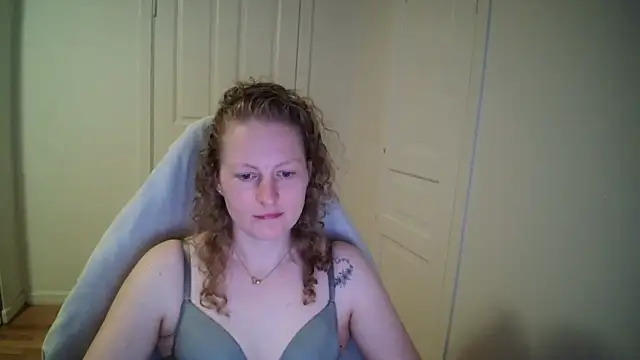 Girlnina-1995 online show from 24, 3, 2026