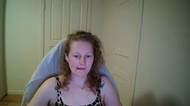 Girlnina-1995 online show from 31, 3, 2026