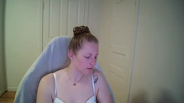 Girlnina-1995 online show from 1, 4, 2026