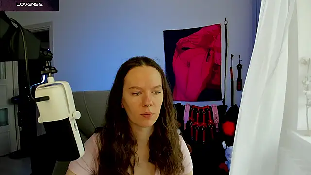 Snapshot of DivineBite chatting on 21, 5, 2026 DivineBite online show from 21, 5, 2026