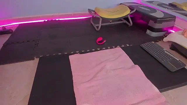 Snapshot of liagirl_cute chatting on 7, 3, 2025 liagirl cute online show from 7, 3, 2025