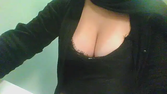 Snapshot of Chillbabee chatting on 21, 10, 2025 Chillbabee online show from 21, 10, 2025