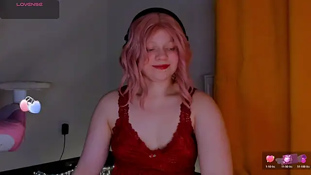 Snapshot of SueNiceeeee chatting on 11, 6, 2026 SueNiceeeee online show from 11, 6, 2026