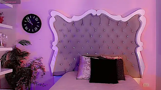 Snapshot of LeyXandrabraz chatting on 28, 11, 2025 LeyXandrabraz online show from 28, 11, 2025