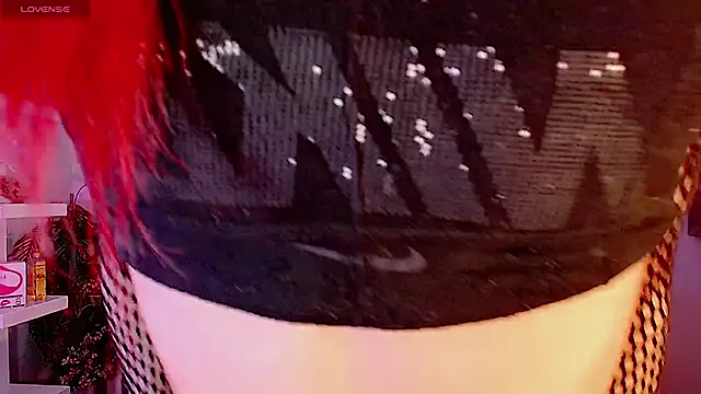 Snapshot of LeyXandrabraz chatting on 5, 12, 2025 LeyXandrabraz online show from 5, 12, 2025