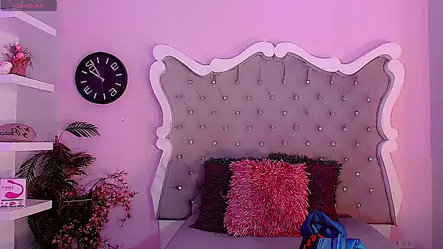 Snapshot of LeyXandrabraz chatting on 14, 12, 2025 LeyXandrabraz online show from 14, 12, 2025