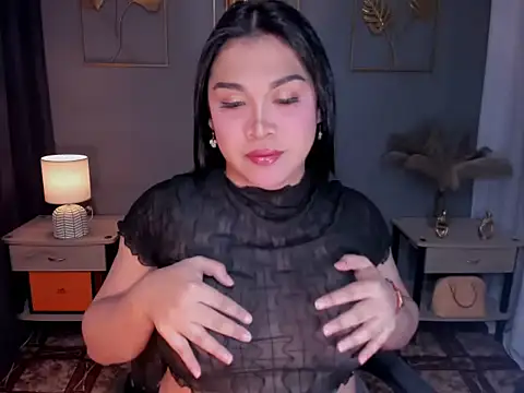 MaxeneCullens online show from 17, 9, 2025