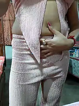 Snapshot of HunnyGirl007 chatting on 4, 12, 2024 HunnyGirl007 online show from 4, 12, 2024