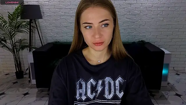 Adelyna Bird online show from 18, 9, 2025