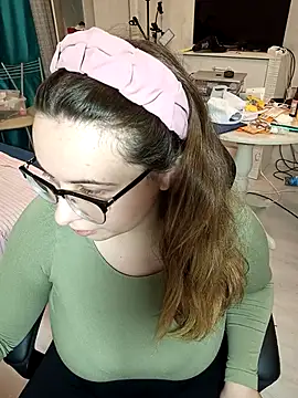 DienkaGreen online show from 8, 11, 2025