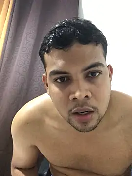 Snapshot of ElsecretodeBruno chatting on 27, 10, 2025 ElsecretodeBruno online show from 27, 10, 2025