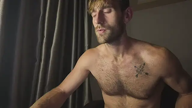 Snapshot of lukegunn chatting on 13, 9, 2025 lukegunn online show from 13, 9, 2025