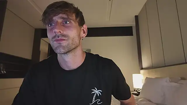 Snapshot of lukegunn chatting on 9, 10, 2025 lukegunn online show from 9, 10, 2025