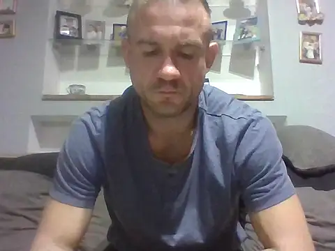 Snapshot of aroj95 chatting on 16, 9, 2025 aroj95 online show from 16, 9, 2025