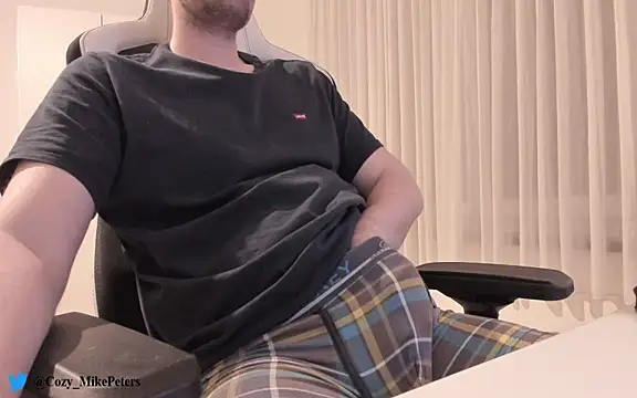 Snapshot of cozy-mike chatting on 8, 1, 2025 cozy-mike online show from 8, 1, 2025