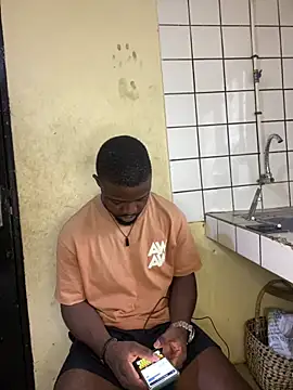 Snapshot of vannycov chatting on 8, 9, 2025 vannycov online show from 8, 9, 2025