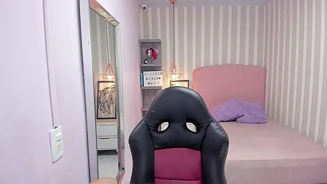 LORELAIGIVEN online show from 7, 2, 2026