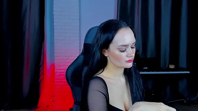 Snapshot of QueenAliss chatting on 4, 2, 2025 QueenAliss online show from 4, 2, 2025