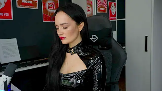 Snapshot of QueenAliss chatting on 13, 9, 2025 QueenAliss online show from 13, 9, 2025