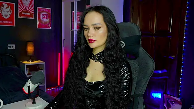 Snapshot of QueenAliss chatting on 8, 10, 2025 QueenAliss online show from 8, 10, 2025