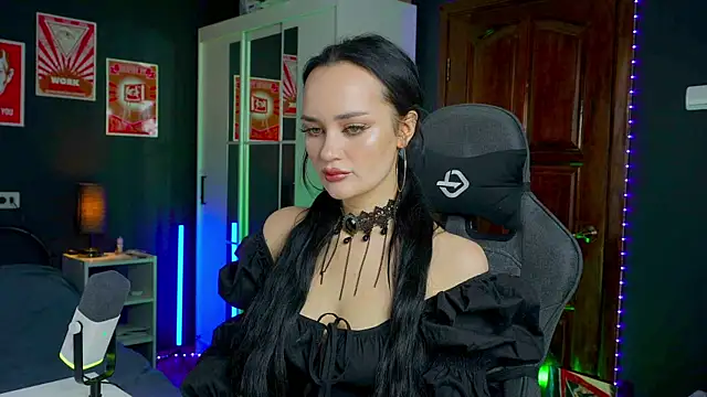 Snapshot of QueenAliss chatting on 7, 11, 2025 QueenAliss online show from 7, 11, 2025