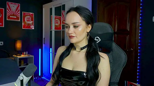 Snapshot of QueenAliss chatting on 9, 11, 2025 QueenAliss online show from 9, 11, 2025