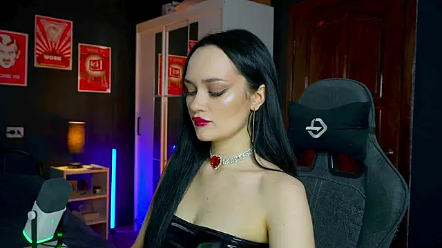 Snapshot of QueenAliss chatting on 28, 11, 2025 QueenAliss online show from 28, 11, 2025