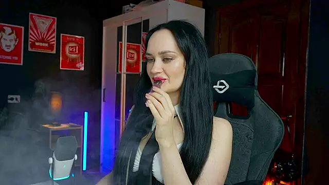 Snapshot of QueenAliss chatting on 30, 11, 2025 QueenAliss online show from 30, 11, 2025