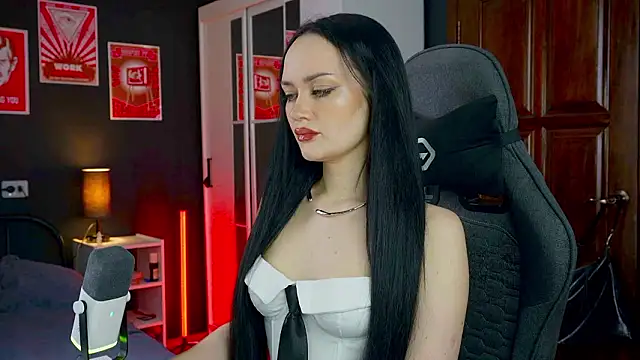 QueenAliss online show from 5, 3, 2026