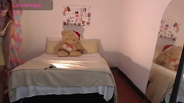 ValienteGirl  online show from 26, 11, 2025