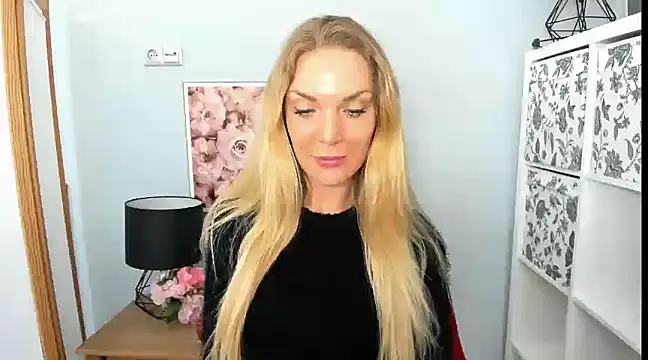 AulloraHoney online show from 28, 2, 2025