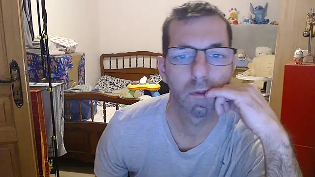 Snapshot of steph19x5 chatting on 17, 12, 2025 steph19x5 online show from 17, 12, 2025