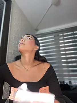 Little Amber6 online show from 18, 2, 2025