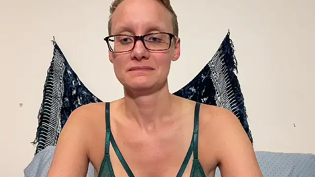 LeahWilde online show from 3, 1, 2025