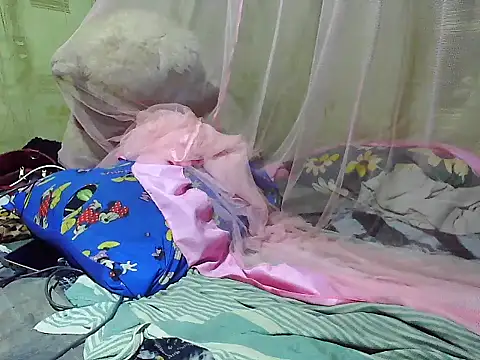 Snapshot of Alora-shine chatting on 1, 3, 2025 Alora-shine online show from 1, 3, 2025